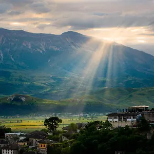 Mele 3* Gjirokastër